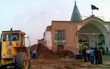 یک بقعه جعلی دیگر در رشت تخریب شد