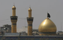 تغییر رنگ پرچم گنبد حرم مطهر امام حسین(ع)