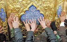ساخت ۲۱ در طلا برای حرم امام حسين و امام علی(ع)