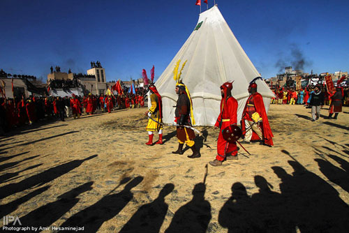 آتش زدن خیمه ها در مراسم ظهر عاشورا در قم