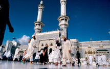 معاينه پزشكی متقاضيان اعزام به عمره مفرده