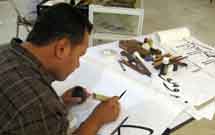 آثار خلق‌شده در كارگاه‌هاي آموزشي نمايشگاه قرآن ماه محرم نمايش داده مي‌شوند