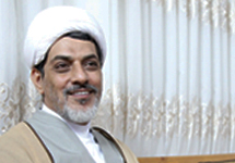 كسي حريف منبر نمي‌شود