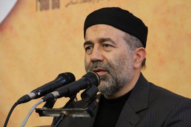 مداح حلقه اتصال مردم به اهل بیت است