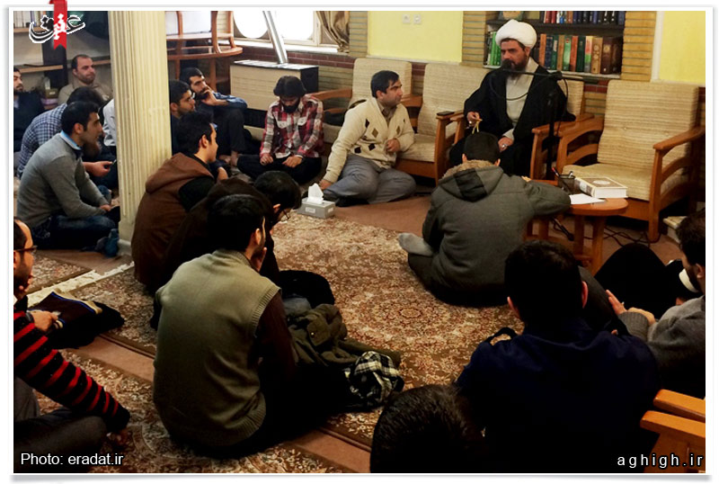 جلسه شعر آیینی «مکتوب اشک» در مجمع شاعران اهل بیت(ع)  برگزار شد