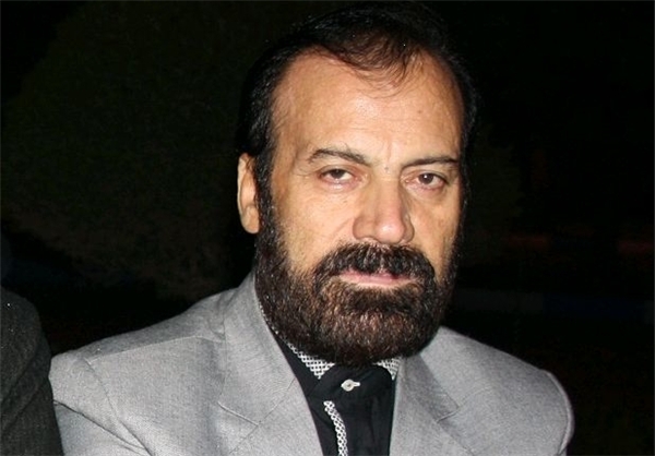 صدای گرفته سحر باز شد