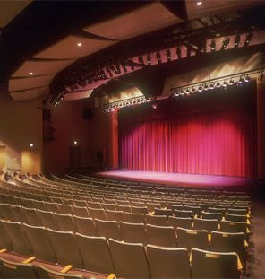 نمایش " آشنای غریب " نگاهی نو به شهادت حضرت فاطمه(س) دارد