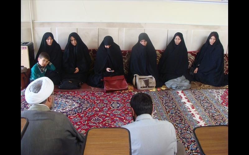 نشست مجمع مداحان خواهر جلسات خانگی در بروجن برگزار شد