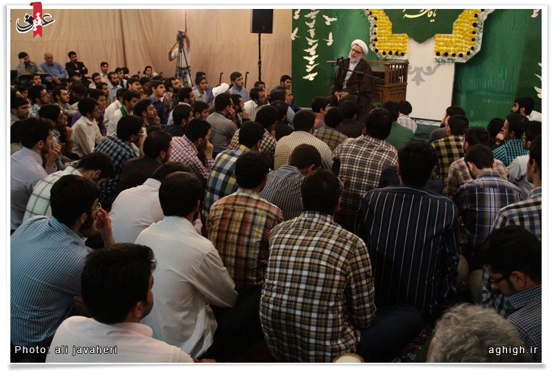 اگر کسی مومن باشد خدا ولی او می شود