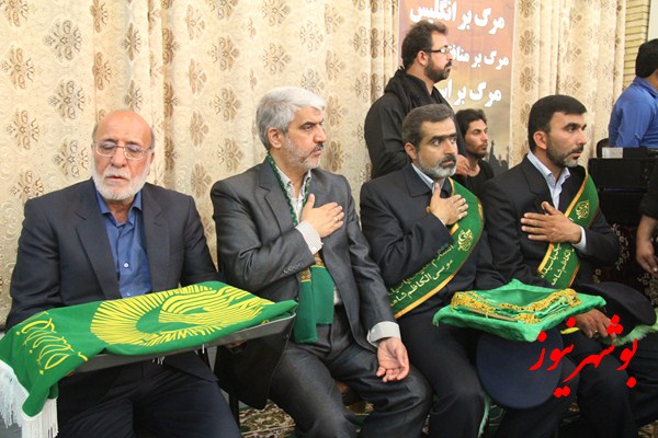 اهدای پرچم متبرک به عتبات عالیات به بوشهر در حضور آهنگران و قطری اهدای پرچم متبرک به عتبات عالیات به بوشهر در حضور آهنگران و قطری