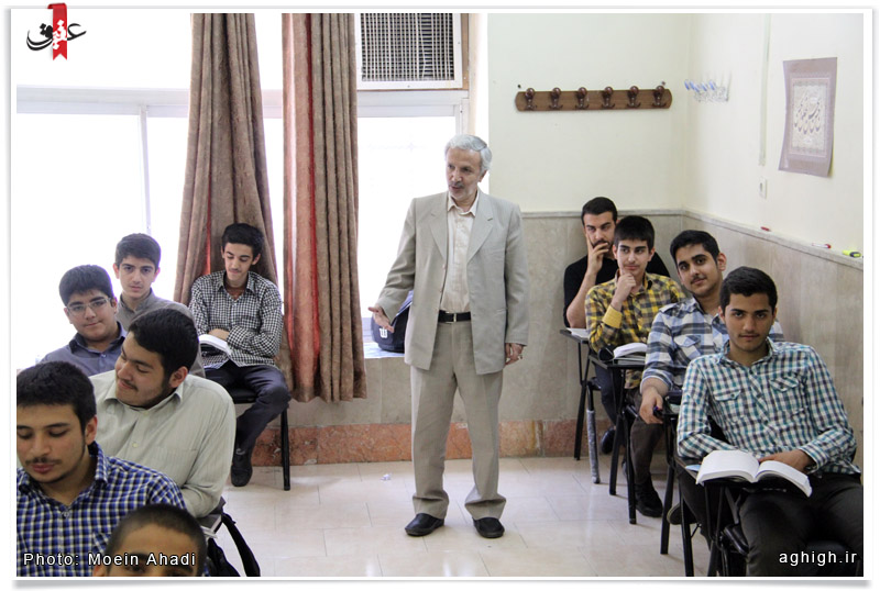 مداحی که معلمی شغل اصلی اش است مداحی که معلمی شغل اصلی اش است