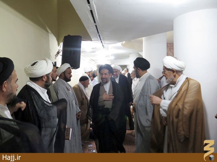 رفتار روحانيون و مداحان در نظر مردم بسيار با اهميت است