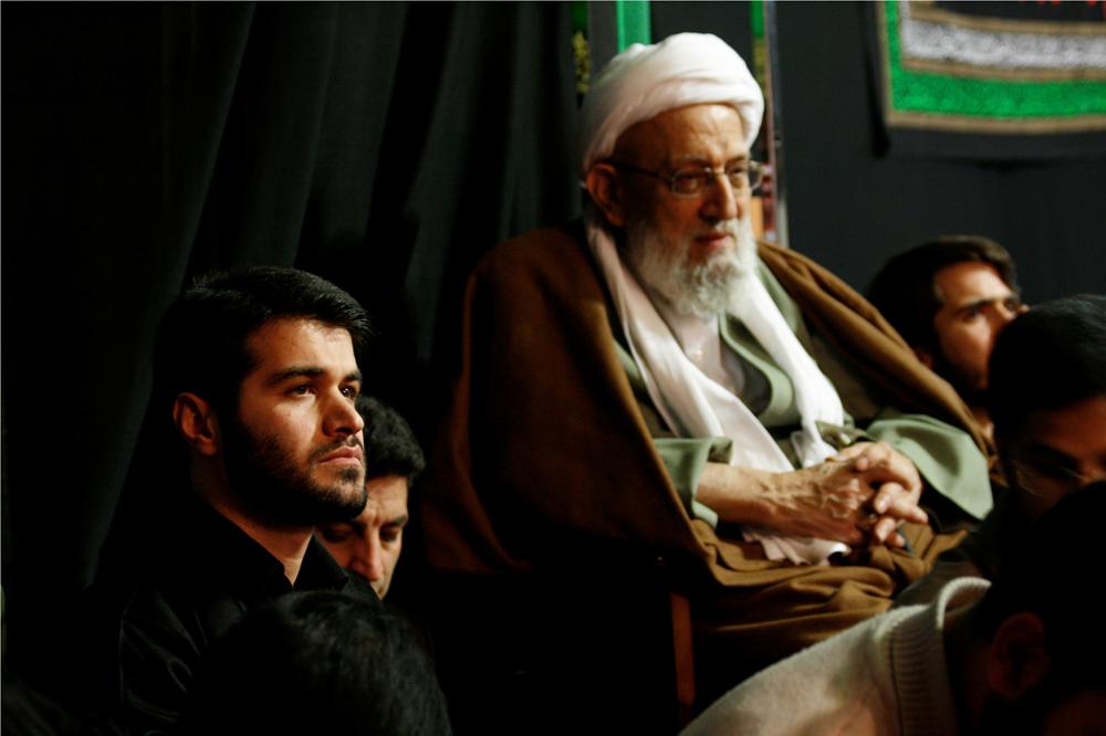 دعای توسل میثم مطیعی برای شفای آیت الله مهدوی کنی