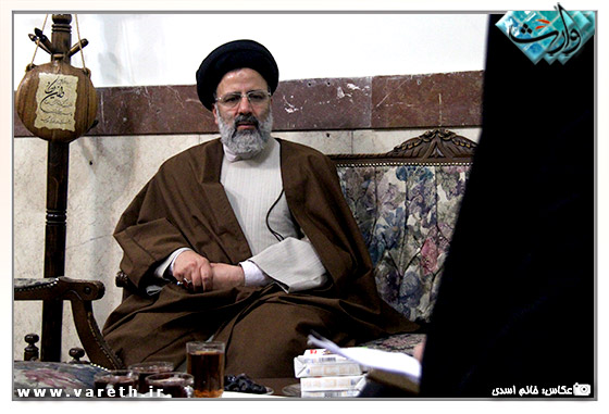 مداحان ما باید مدحشان هم صبغه معرفتی داشته باشد هم صبغه ی عشق و محبت مداحان ما باید مدحشان هم صبغه معرفتی داشته باشد هم صبغه ی عشق و محبت