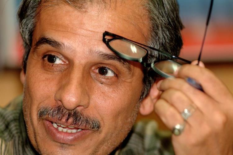 شعر آئینی دوران اوج خود را می‌گذراند