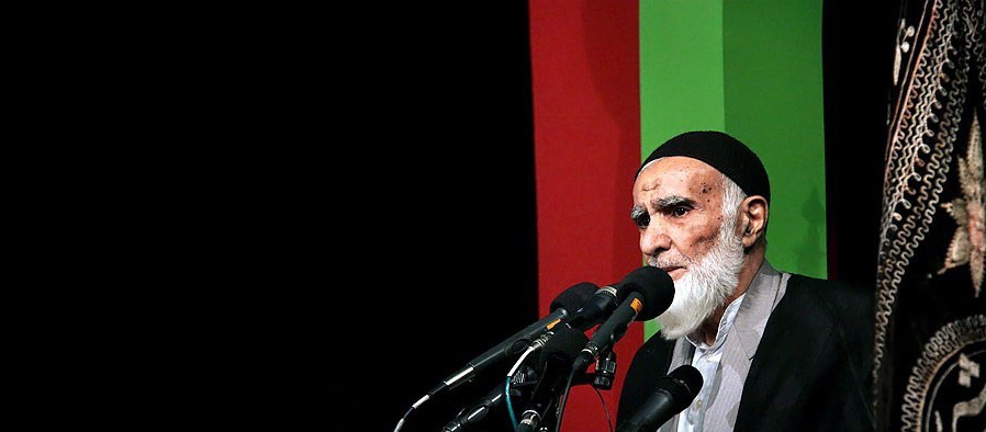 آیت‌الله خوئی اسم من را می‌برد و می‌فرمود پاشو بخون ببینم چه می‌خونی