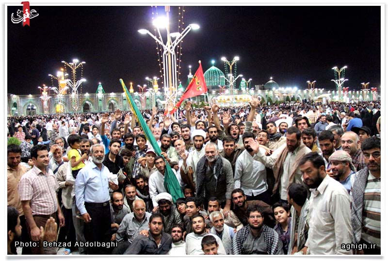 ورود کاروان پیاده روی قم به حرم رضوی ورود کاروان پیاده روی قم به حرم رضوی