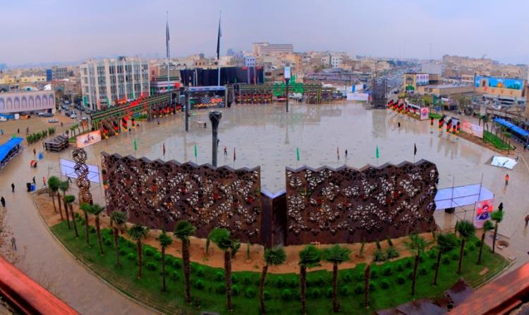 برافراشته شدن پرچم حرم امیرالمومنین(ع) در میدان امام حسین(ع) تهران