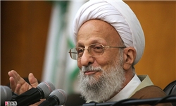 مداحان به بهانه گریاندن مردم هر چیزی نگویند