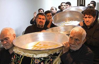 آیین سنتی تشت گذاری در ورامین برگزار شد