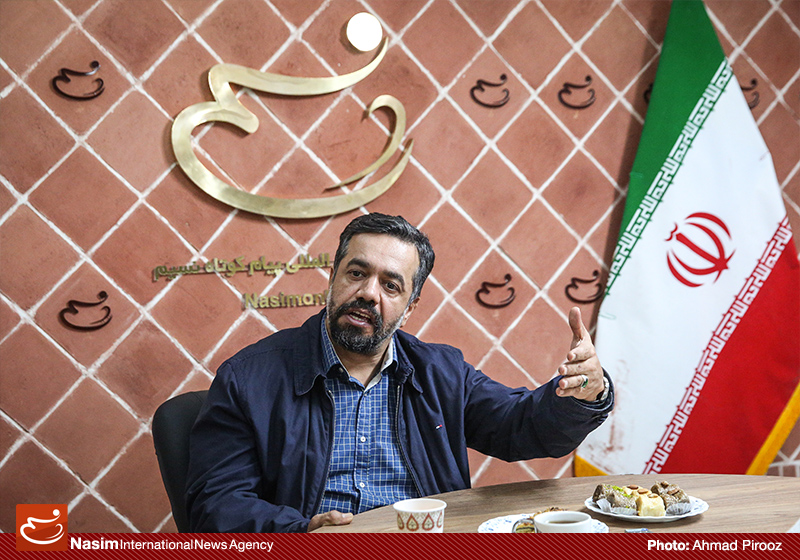 اگر کسی بخاطر فلان مداح به هیئت برود اشتباه کرده اگر کسی بخاطر فلان مداح به هیئت برود اشتباه کرده