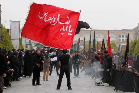 عدم نظارت بر مداحان از آسیب های مداحی است