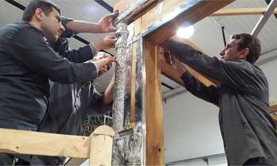 پايان مرحلۀ نصب تاج هاي ضريح جديدحضرت عباس