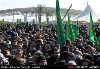 ازدحام جمعیت و ترافیک سنگین در مرز مهران