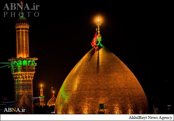 تعویض‌ پرچم‌ گنبد‌ حرم امام‌ حسین و‌ حضرت‌ عباس