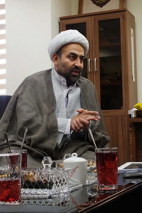 مردم باید در رفتار روحانیت نشانه هایی از پیامبر(ص) را ببینند