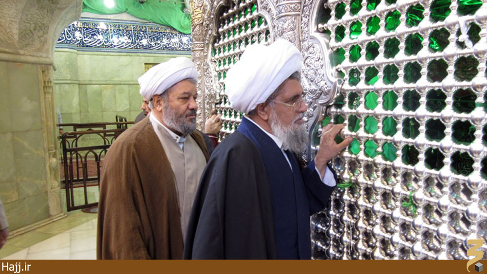 ضريح مطهر امام حسين(ع) غبار روبي شد ضريح مطهر امام حسين(ع) غبار روبي شد