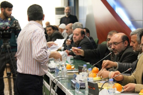 مصطفی خورسندی رییس کانون مداحان و شعرای آئینی کل کشور شد مصطفی خورسندی رییس کانون مداحان و شعرای آئینی کل کشور شد