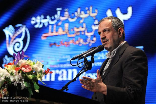 حضرت فاطمه زهرا(س) رسالت و امامت را به هم وصل میکند حضرت فاطمه زهرا(س) رسالت و امامت را به هم وصل میکند