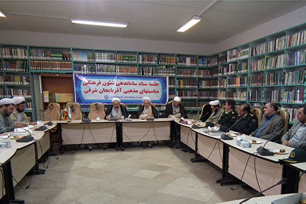 كانون مداحان و شورای هيئات مذهبی بايد به كرسی های دعا تبدیل شوند