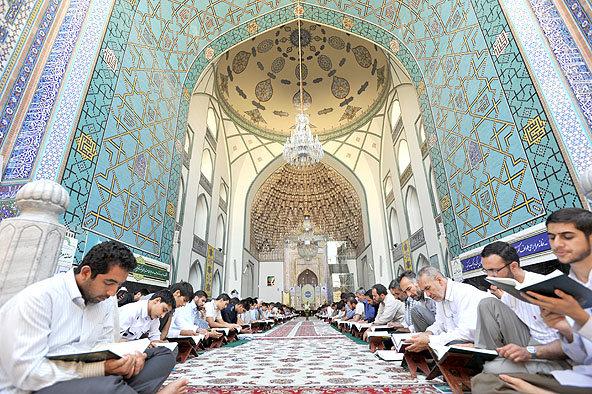 برنامه های مراسم معنوی اعتکاف در حرم رضوی اعلام شد