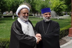 شیخ حسین انصاریان با جانشین اسقف ارامنه در ارمنستان دیدار کرد