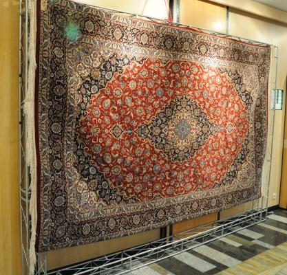 اهداء فرش بانوان ایرانی به اعتاب مقدسه
