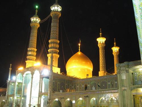 درهای حرم آستان حضرت عبدالعظیم(ع) تا صبح باز است