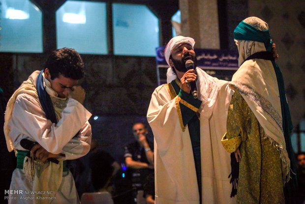 آئین تعزیه خوانی در محوطه تئاتر شهر برگزار شد آئین تعزیه خوانی در محوطه تئاتر شهر برگزار شد