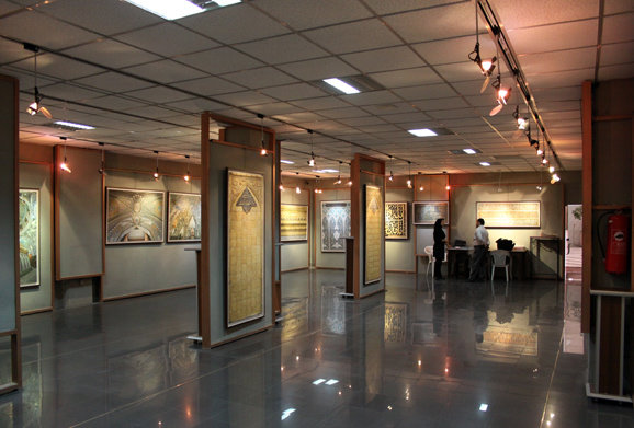 نمایشگاه عکس حرم امام علی(ع) در زنجان برپا شد