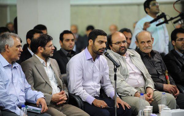 ضرورت گنجاندن بهترین اشعار و داستان‌ها درباره پیامبر(ص) در کتب درسی