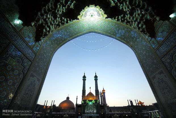 زائران حرم مطهر حضرت معصومه (س)  <img src="/images/picture_icon.png" width="11" height="10" border="0" align="top">