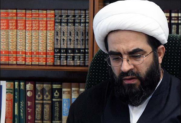 مراقب فرقه سازی دشمن از مداحان باشیم