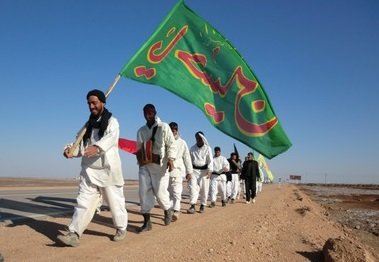 کاروان انصارالحسین(ع) پیاده از «حرم رضوی» عازم «حرم حسینی» می شود
