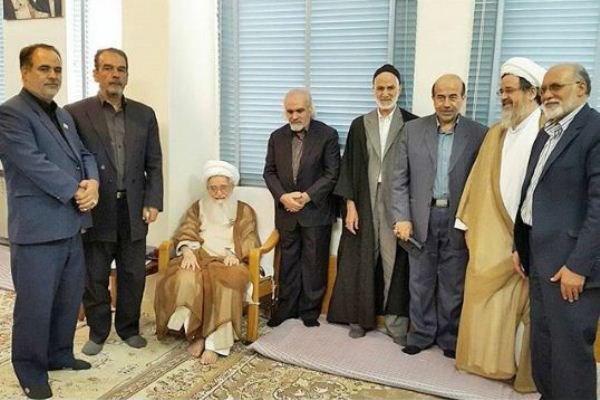 تکریم آیت‌الله صافی گلپایگانی از شاعران دردآشنای اهل بیت(ع)