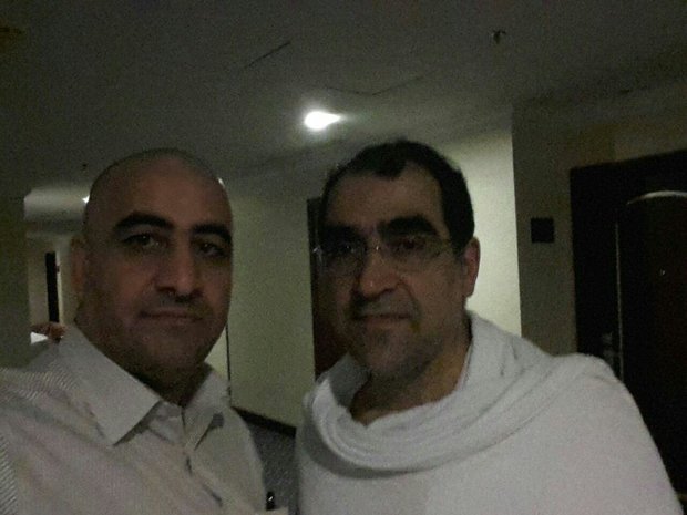 وزیر بهداشت در لباس احرام وارد مکه شد