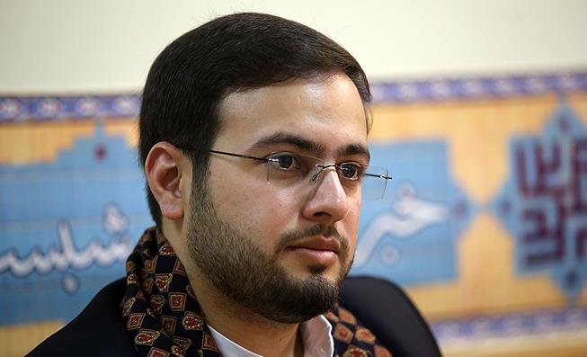 قاسم صرافان از زبان مادر حاجی‌ حسنی‌کارگر شعر سرود