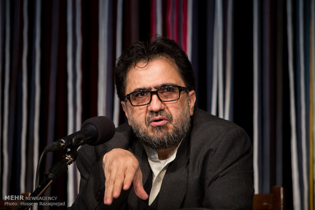 پدیده اربعین پای خدا را به تاریخ باز کرد