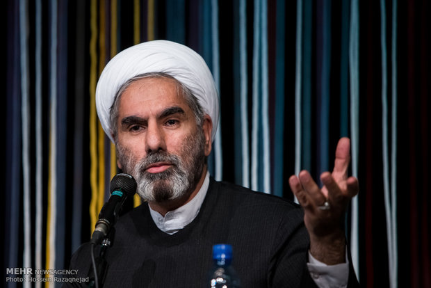 اربعین، نماد جمع‌گرایی در مقابل فردگرایی است