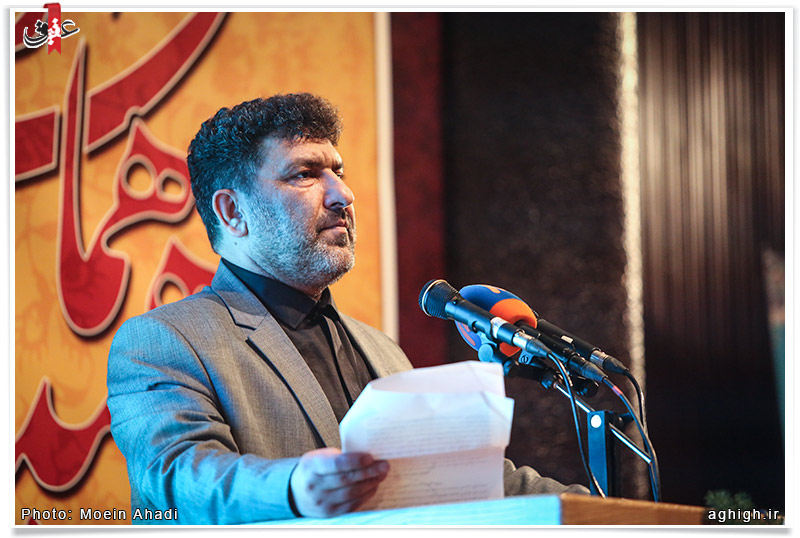 مطیع پرچمی هستیم که بر روی آن نوشته شده "هیهات مناالذله"